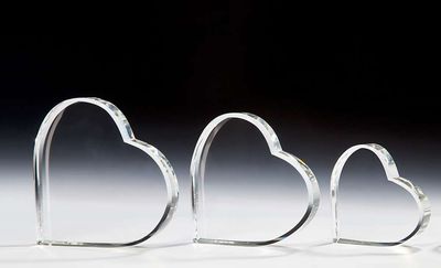 Kristallherzen mit polierten Kanten in verschiedenen Größen inkl. Geschenketui