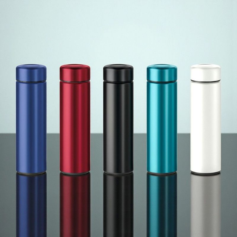 Doppelwandige Edelstahl Trinkflaschen in verschiedenen Farben mit Teesieb