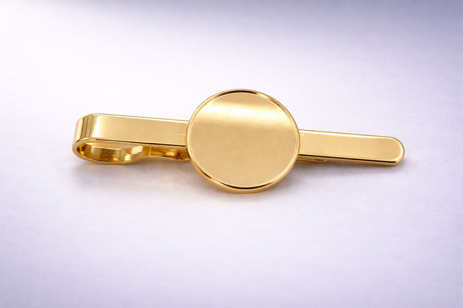 Krawattennadel rund goldfarben mit Gravurfläche für Text oder Logo