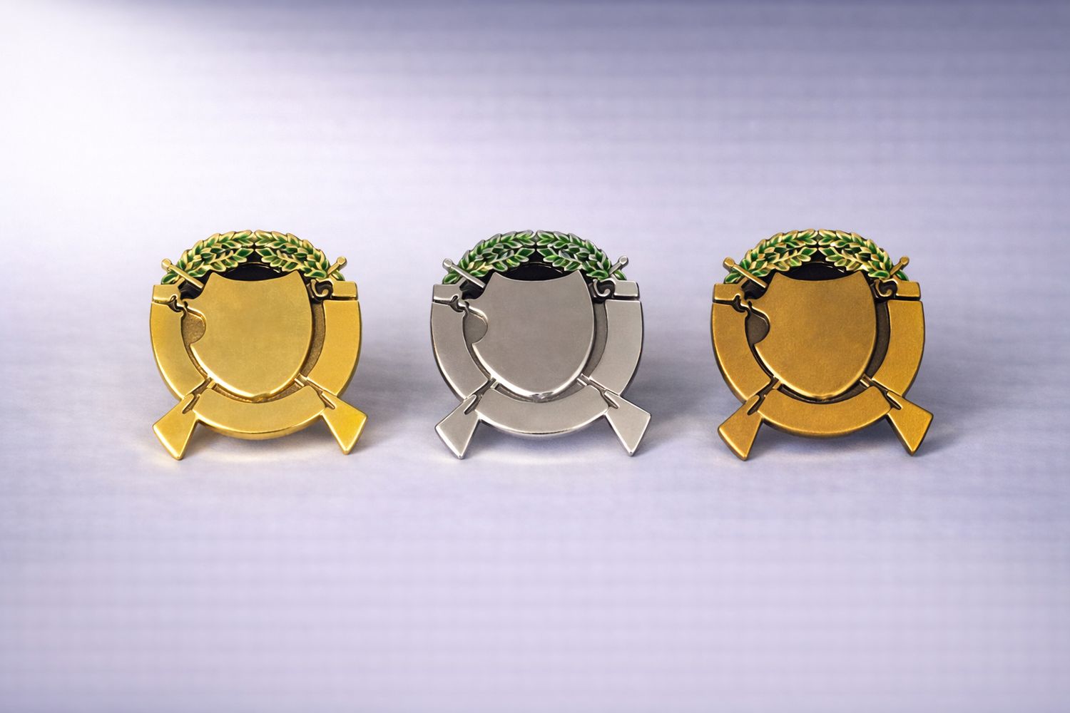 Schützenabzeichen Schild mit gekreuzten Gewehren in Gold Silber Bronze