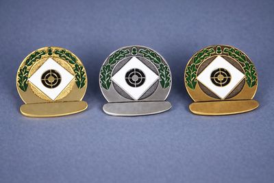Schützenabzeichen Zielscheibe mit Lorbeerkranz in Gold Silber Bronze