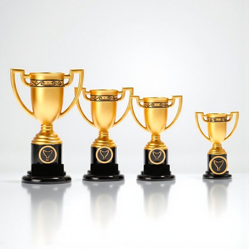 Resintrophäe Xaver in Goldoptik als Mini Henkelpokal auf Sockel