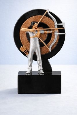 Resintrophäe Bogenschütze vor Zielscheibe auf schwarzem Sockel