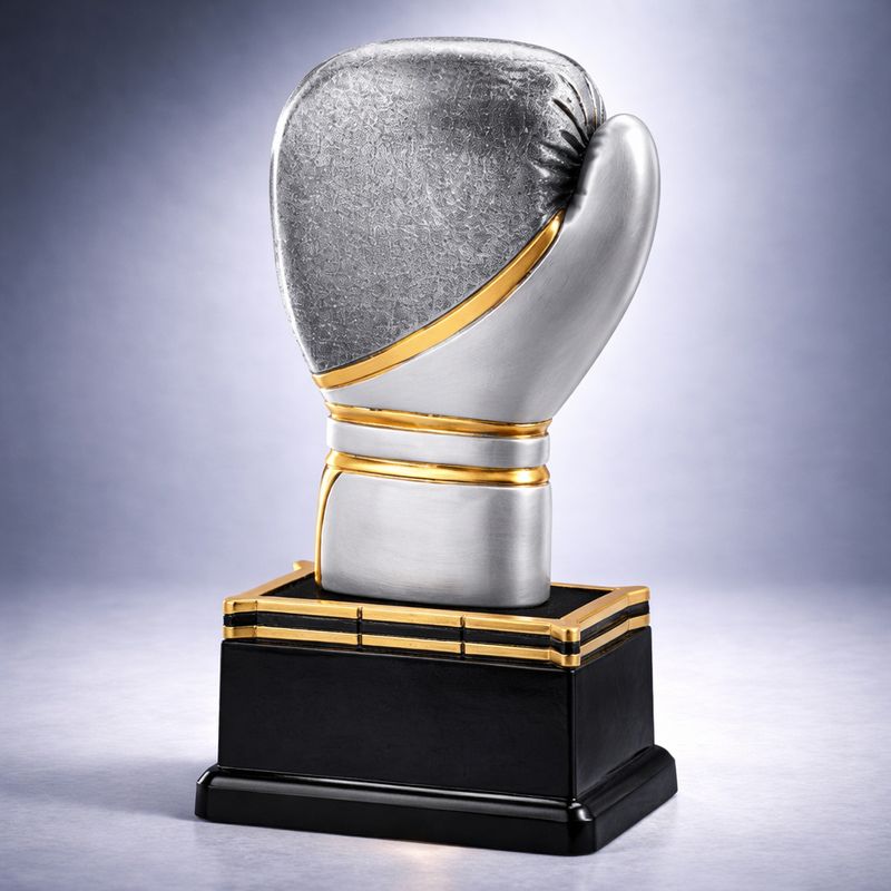 Boxhandschuh Resinfigur silber auf schwarzem Sockel