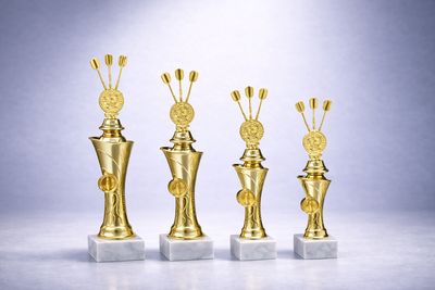 Darts Figurtrophäe Bulls Eye gold auf Marmorsockel