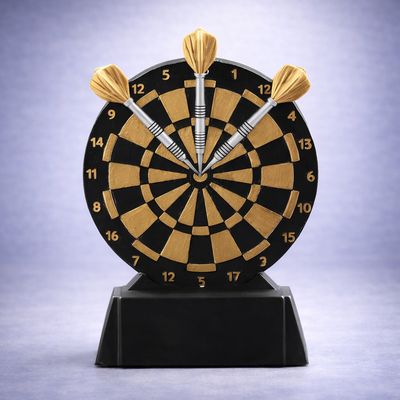 Darts Resinfigur Dartboard mit drei Pfeilen auf Sockel