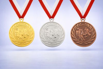 Eishockeymedaille mit Spieler Motiv Gold Silber Bronze