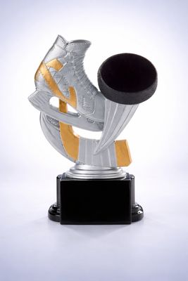 Eishockey Resinfigur Schlittschuh mit Puck auf Sockel
