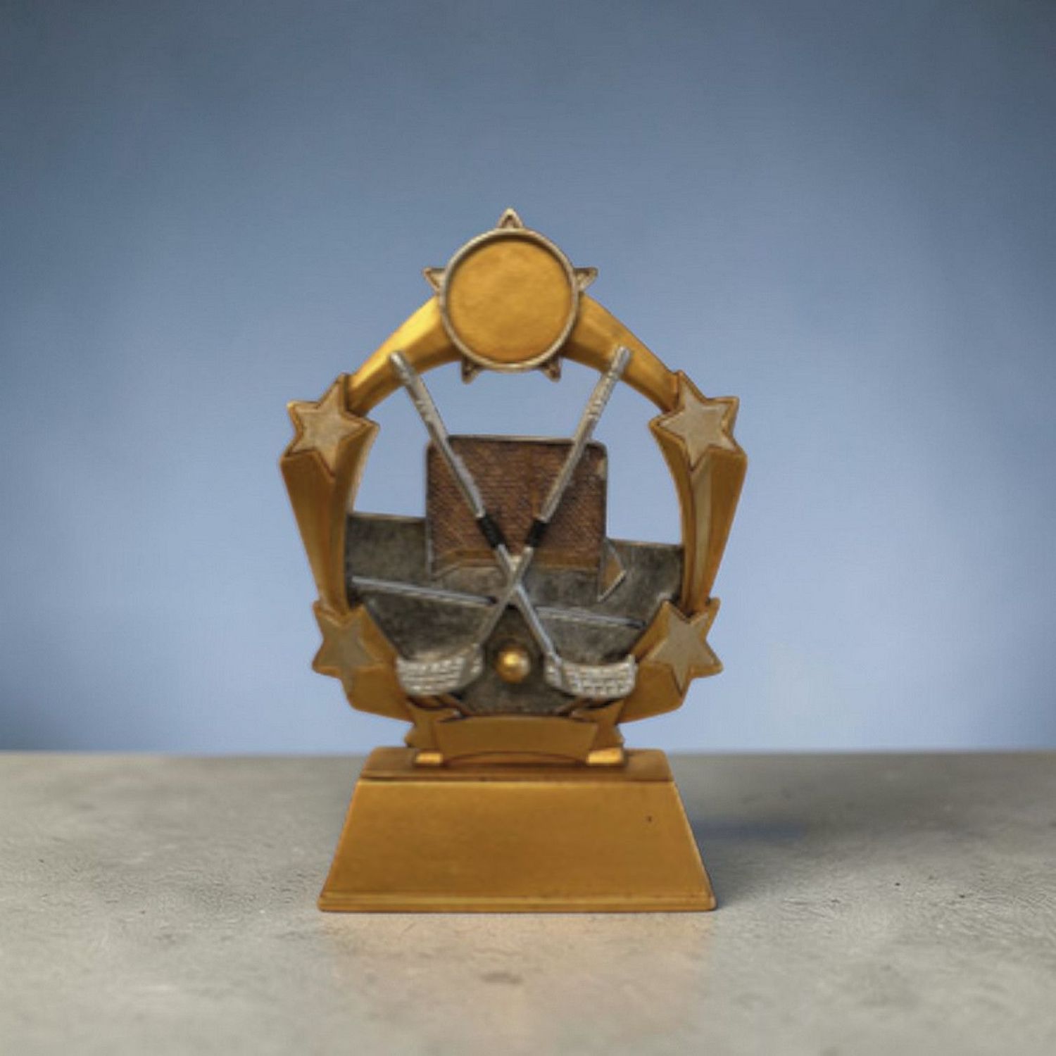 Eishockey Resinfigur mit Schlägern und Tor