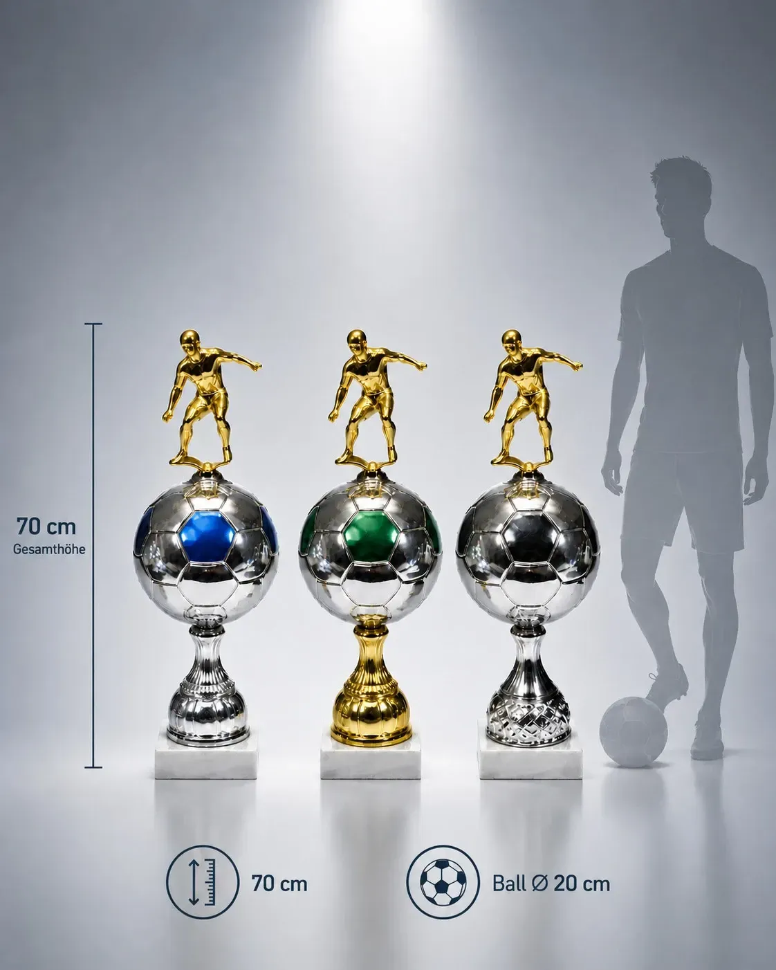XXL Fußballpokale mit 70 cm Höhe und Ball Ø 20 cm – Größenvergleich mit Fußballer-Silhouette