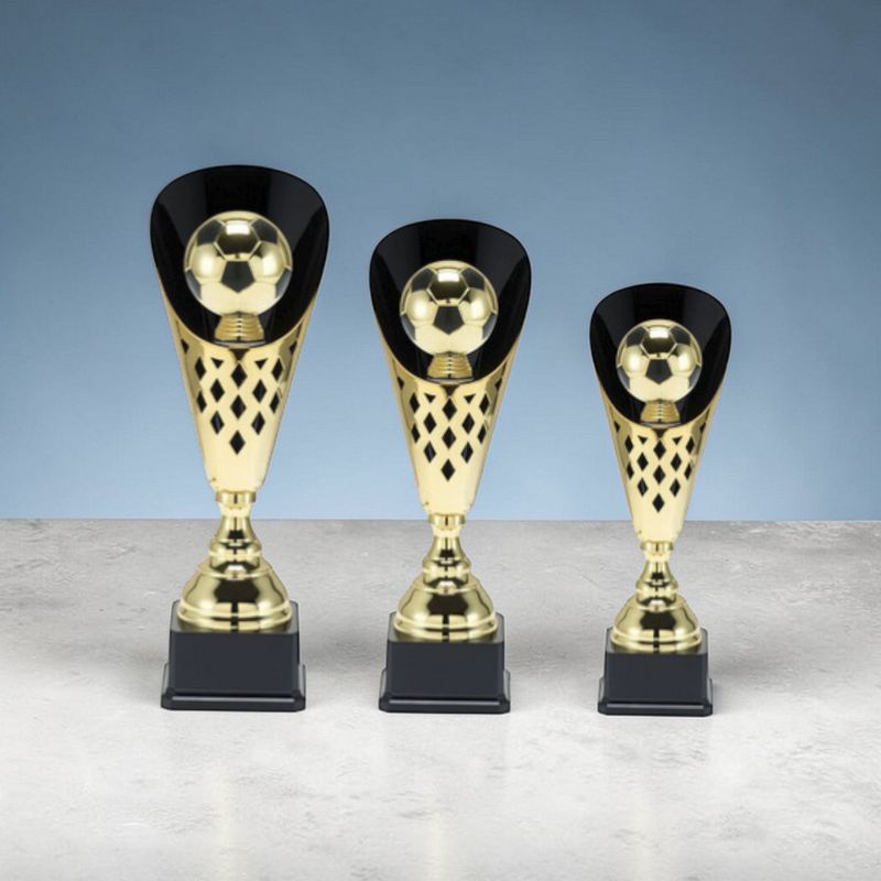 Fußballpokal mit Ball im Kelch auf schwarzem Sockel Gold Fußball Pokal Turnier Greinecker Pokale Salzburg