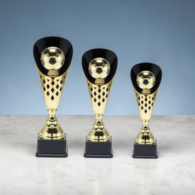 Fußball Pokal Fußballpokal mit Ball im Kelch auf schwarzem Sockel Gold Fußball Pokal Turnier Greinecker Pokale Salzburg