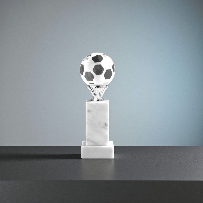 Fußballtrophäe mit Glasfußball auf Marmorsockel Greinecker Pokale Salzburg