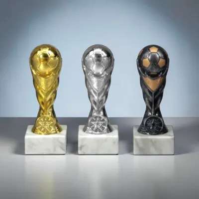 Fußballtrophäe Mini Champion Gold Silber Bronze Pokal auf Marmorsockel Greinecker Pokale Salzburg