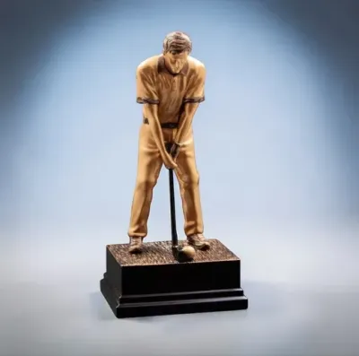 Golftrophäe Precision Putt mit Golferfigur auf schwarzem Sockel