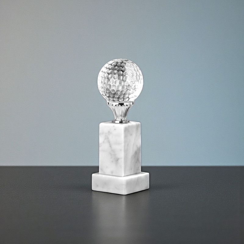 Golftrophäe Marble Ball mit Glasgolfball auf Marmorsockel