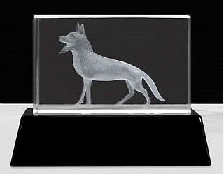 3D Glasblock Schäferhund aus Kristallglas mit schwarzem Glassockel – Hundesport Auszeichnung