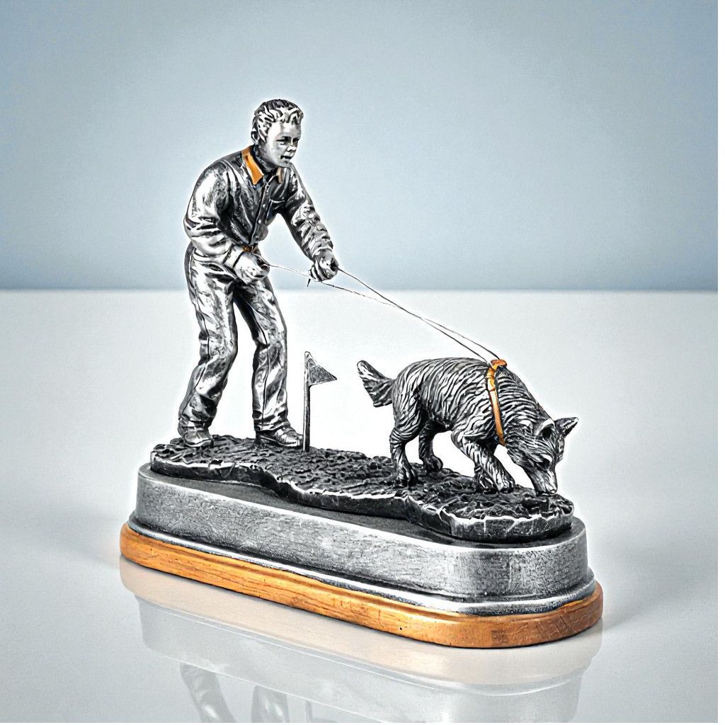 Resin Trophäe Fährtenprüfung mit Hundeführer und Fährtenhund – Hundesport Auszeichnung