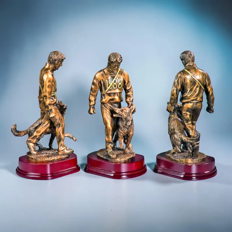 Trophäe „Hundeführer mit Schäferhund“ ab € 43,00