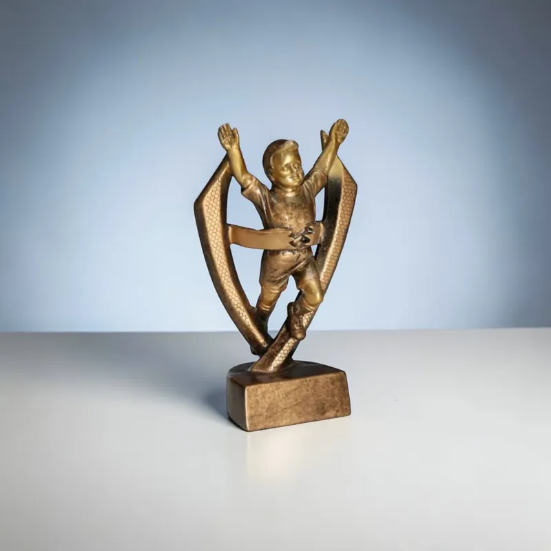 Resintrophäe Youngster Run mit jubelndem Läufer für Kinderlauf