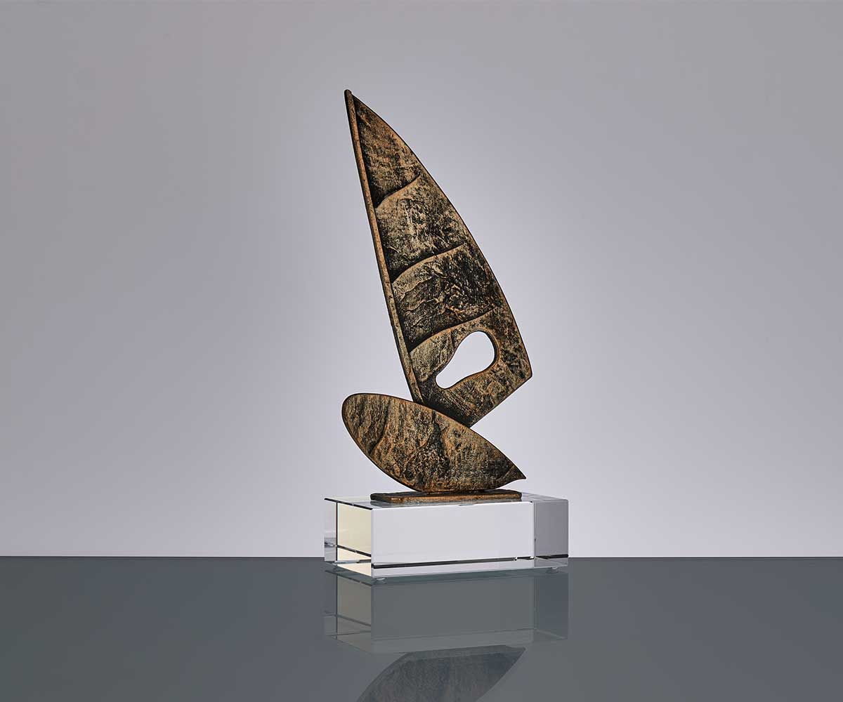 Windsurfer Trophäe Bronzegold Metall auf Kristallsockel 30 cm Surfpreis