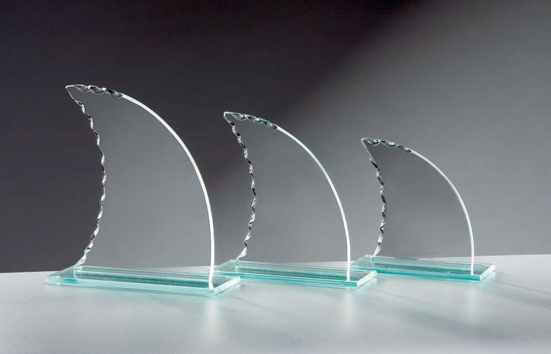 Glastrophäe Wellenform klar Glas 3 Größen moderne Auszeichnung Gravur Österreich