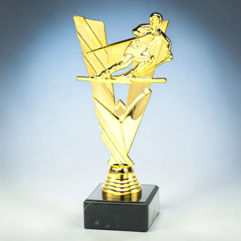 Ski Trophäe mit Skifahrer gold auf schwarzem Marmorsockel 20 cm
