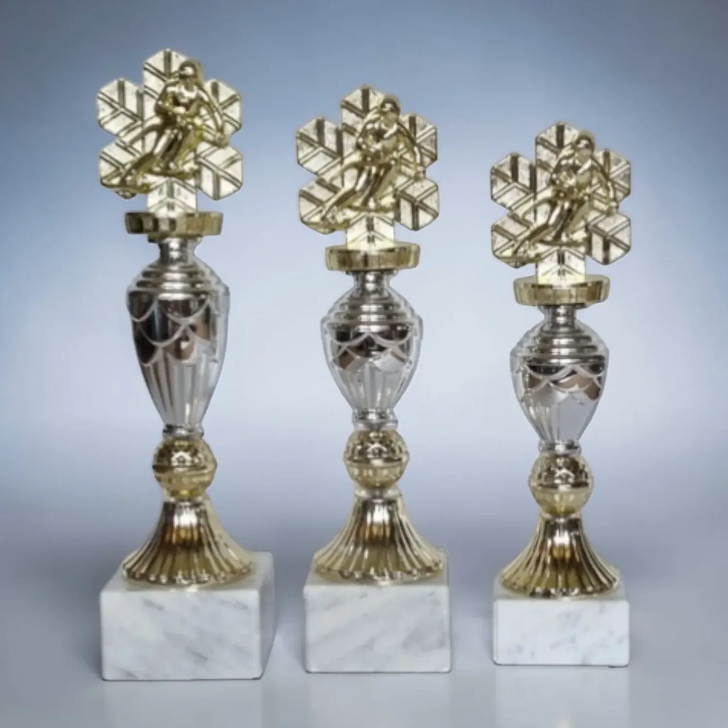 Ski Pokal Set Schneeflocke gold silber 27 26 24 cm auf Marmorsockel