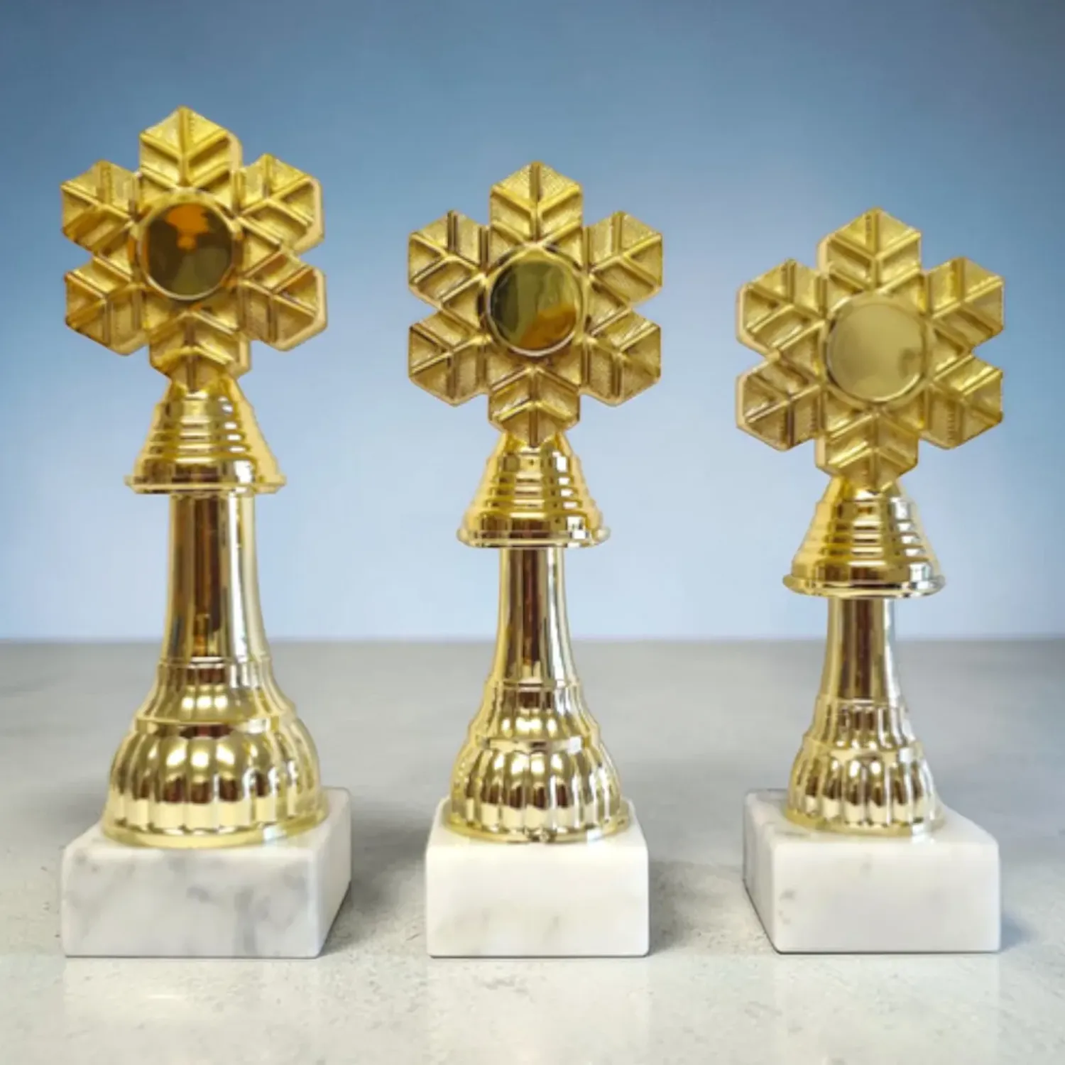 Pokal Schneeflocke 3D gold mit Marmorsockel verschiedene Größen