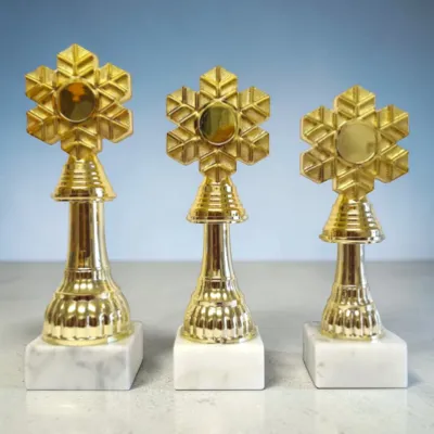 Pokal Schneeflocke 3D gold mit Marmorsockel verschiedene Größen