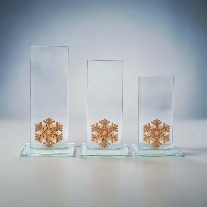 Glastrophäe mit Holz Schneeflocke transparent modern gravierbar
