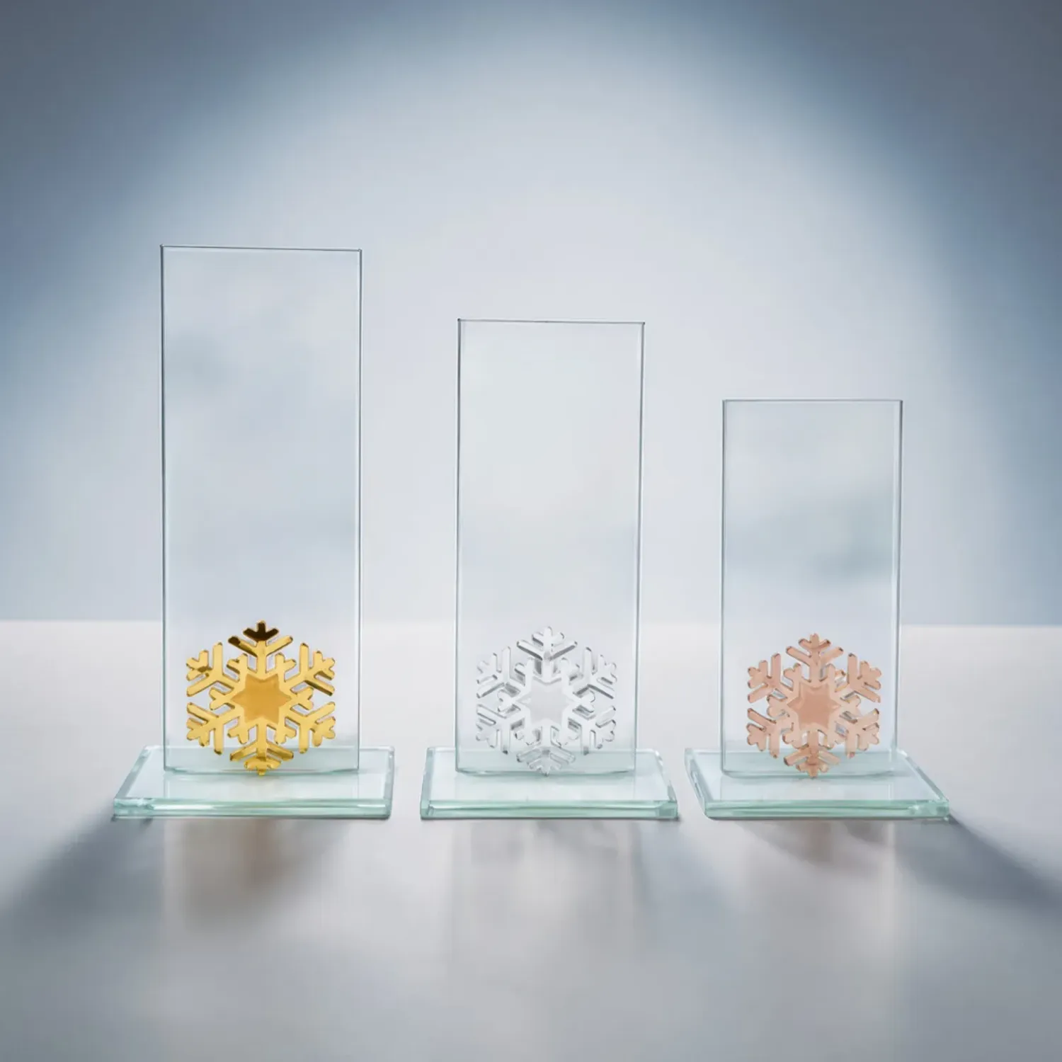 Glastrophäe „Schneeflocke Acryl“ ab € 22,00 Glastrophäe Schneeflocke Acryl Gold Silber Bronze gravierbar