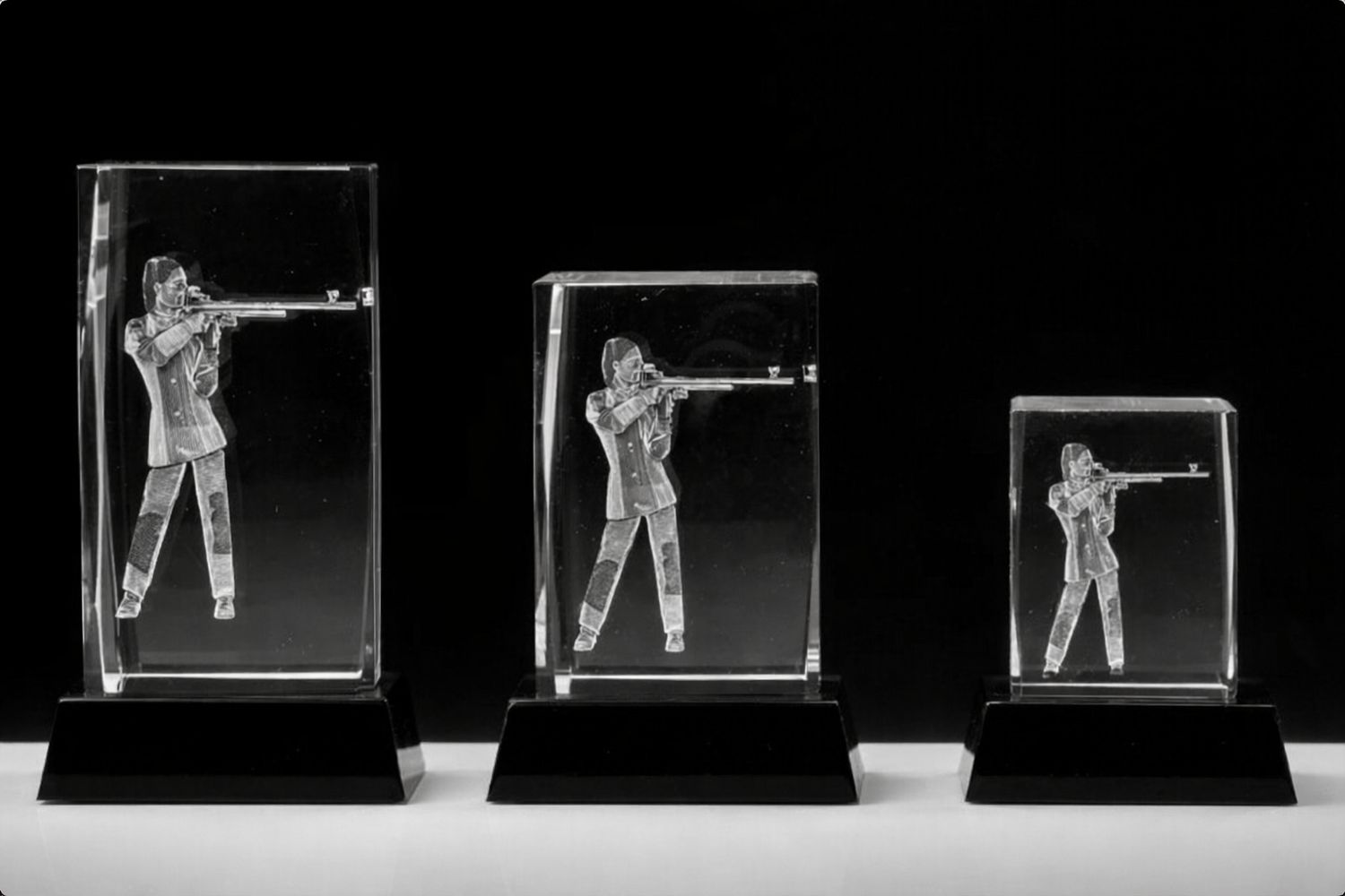 Glasblock 3D „Schützin freistehend“ ab € 9,90