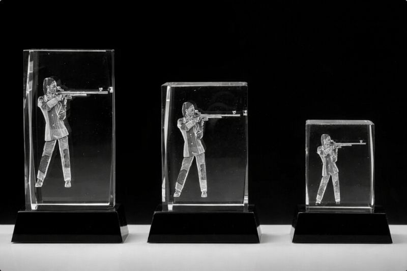 Glasblock 3D „Schützin freistehend“ ab € 9,90