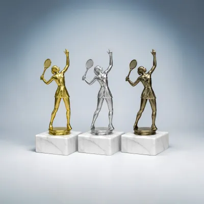 Tennisschraubfiguren Damen montiert auf Marmorsockel