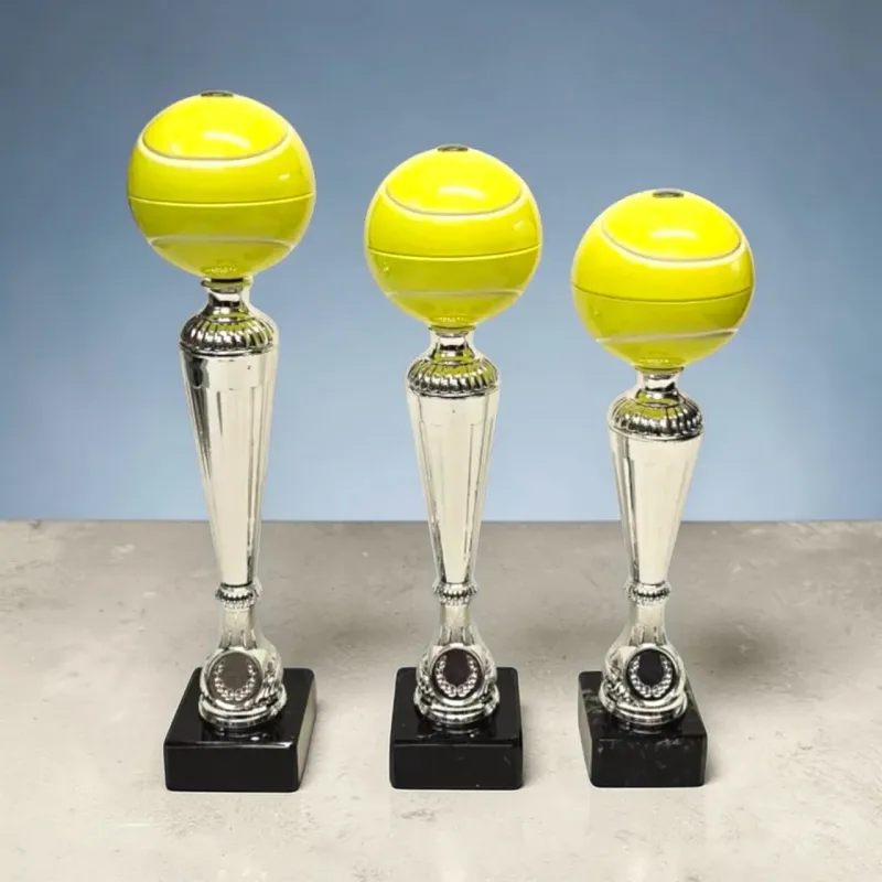 Standtrophäe Tennis mit Metallball und Marmorsockel