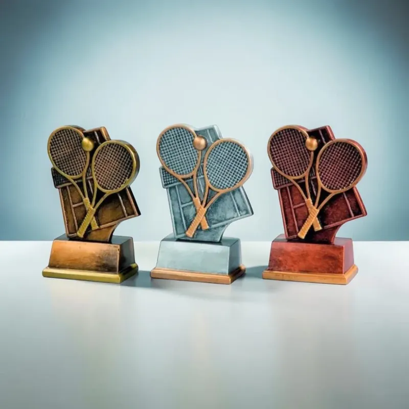 Tennispokal Set Gold Silber Bronze mit zwei Schlägern