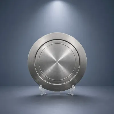 Schwerer Meisterteller Antik Silber glänzend Ø 37 cm, ab € 105,00 Meisterteller in antik silber glänzender Optik mit 37 cm Durchmesser und rückseitiger Aufhängung