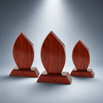 Holztrophäe Holztrophäe Silhouette aus dunklem Holz mit Sockel in drei Größen