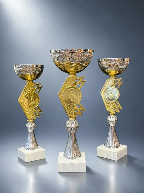 Pokal Tempo mit silberfarbener Schale, goldfarbenem Mittelteil und Marmorsockel