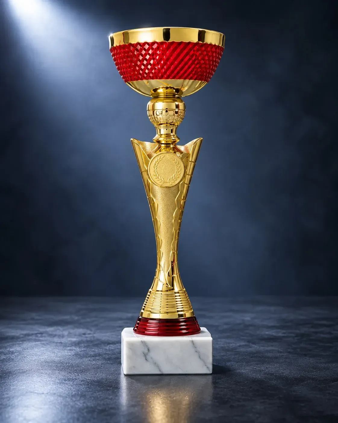 Pokal Pokalserie Graz gold-rot ohne Deckel in acht Größen mit Emblemträger und Marmorsockel