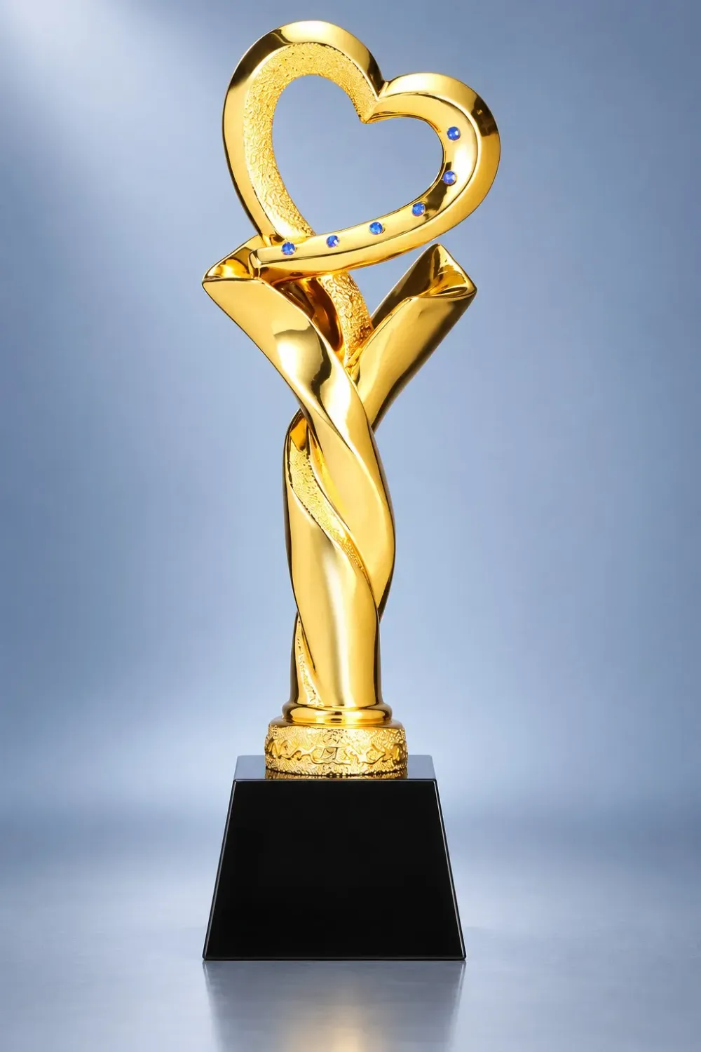 Design-Trophäe „Golden Heart“ goldfarben, ab € 24,90