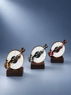 Sportschützen-Trophäe „Gewehr“ aus Holz, ab € 10,50 Sportschützen-Trophäe aus Holz mit Gewehr- und Zielscheibenmotiv in Gold, Silber und Bronze, 13,5 cm hoch