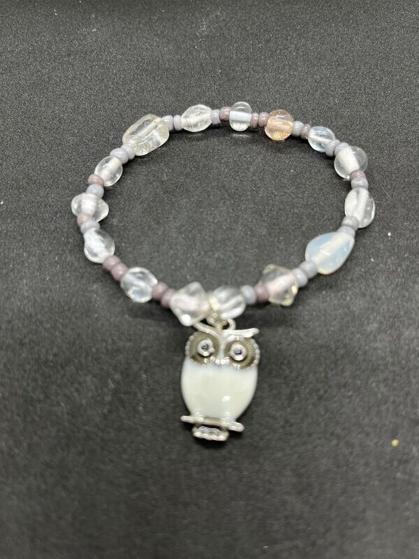 Clear glass bracelet with owl charm