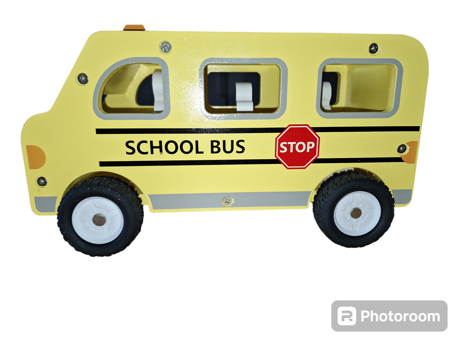 Wooden school bus with 3 figures.