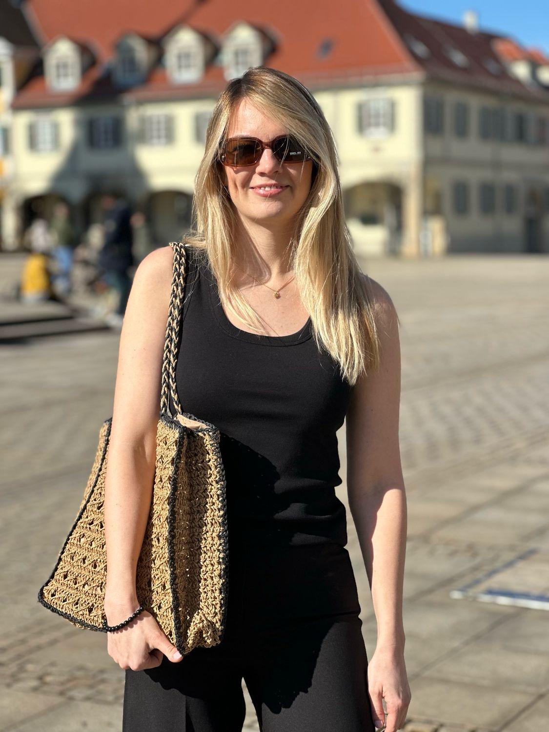 Top Black