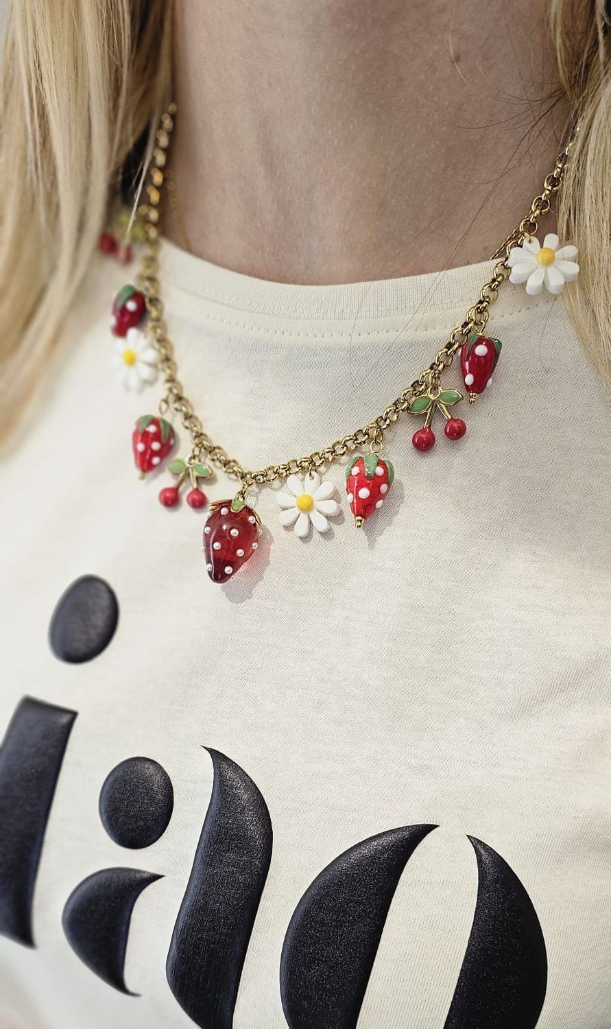 Kette mit Erdbeeren