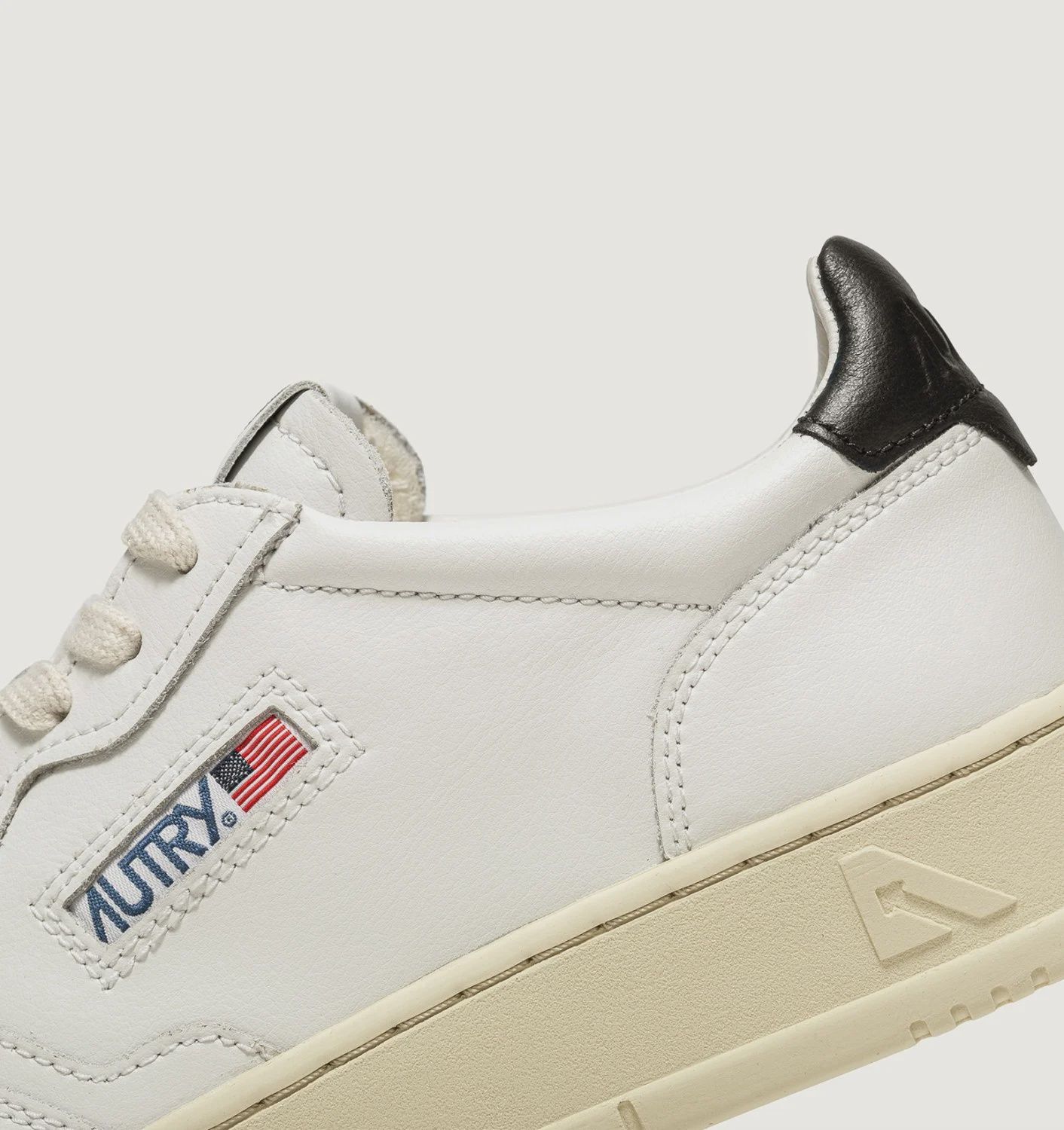 Medalist Low White Leather Men LL22