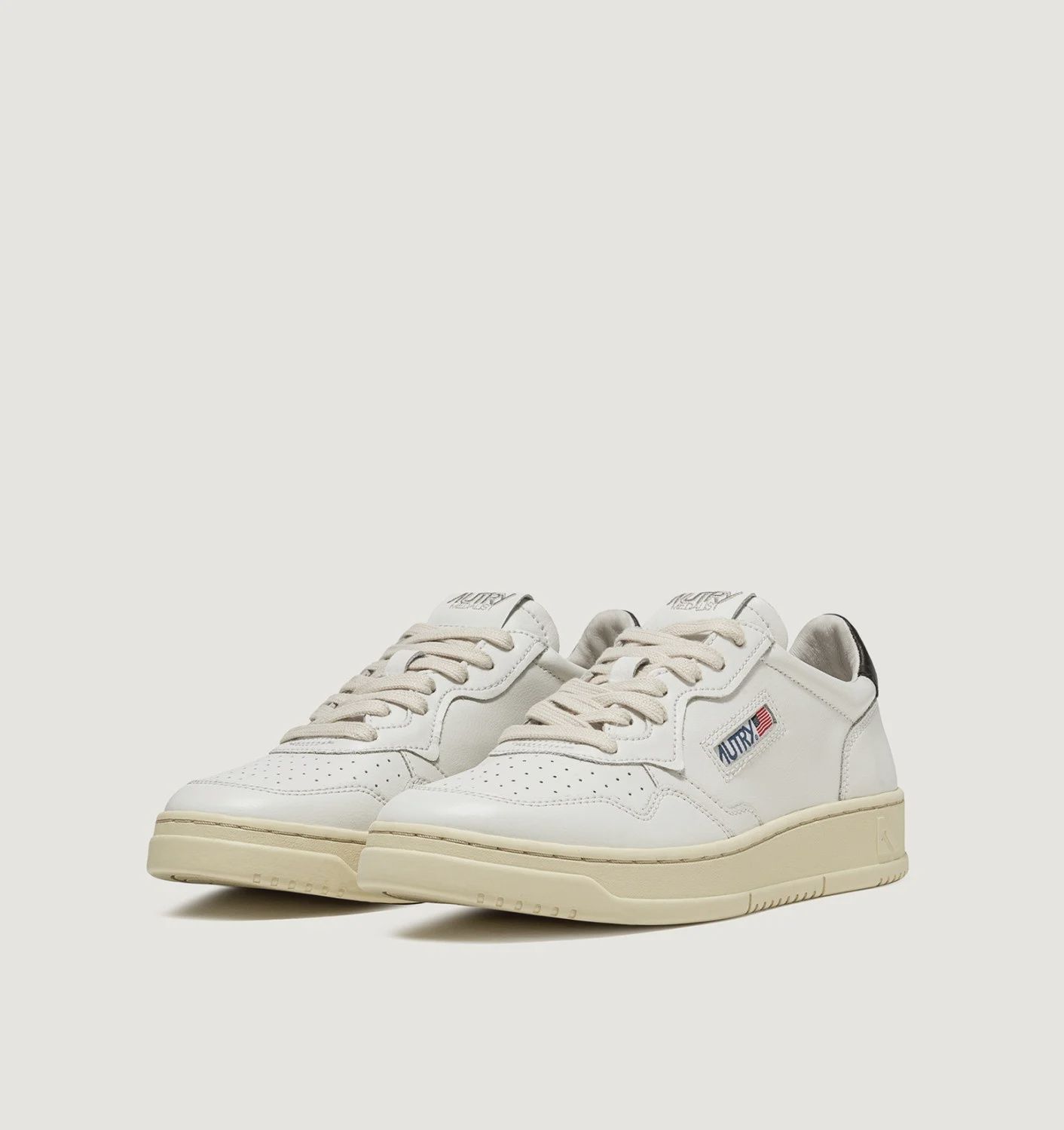 Medalist Low White Leather Men LL22