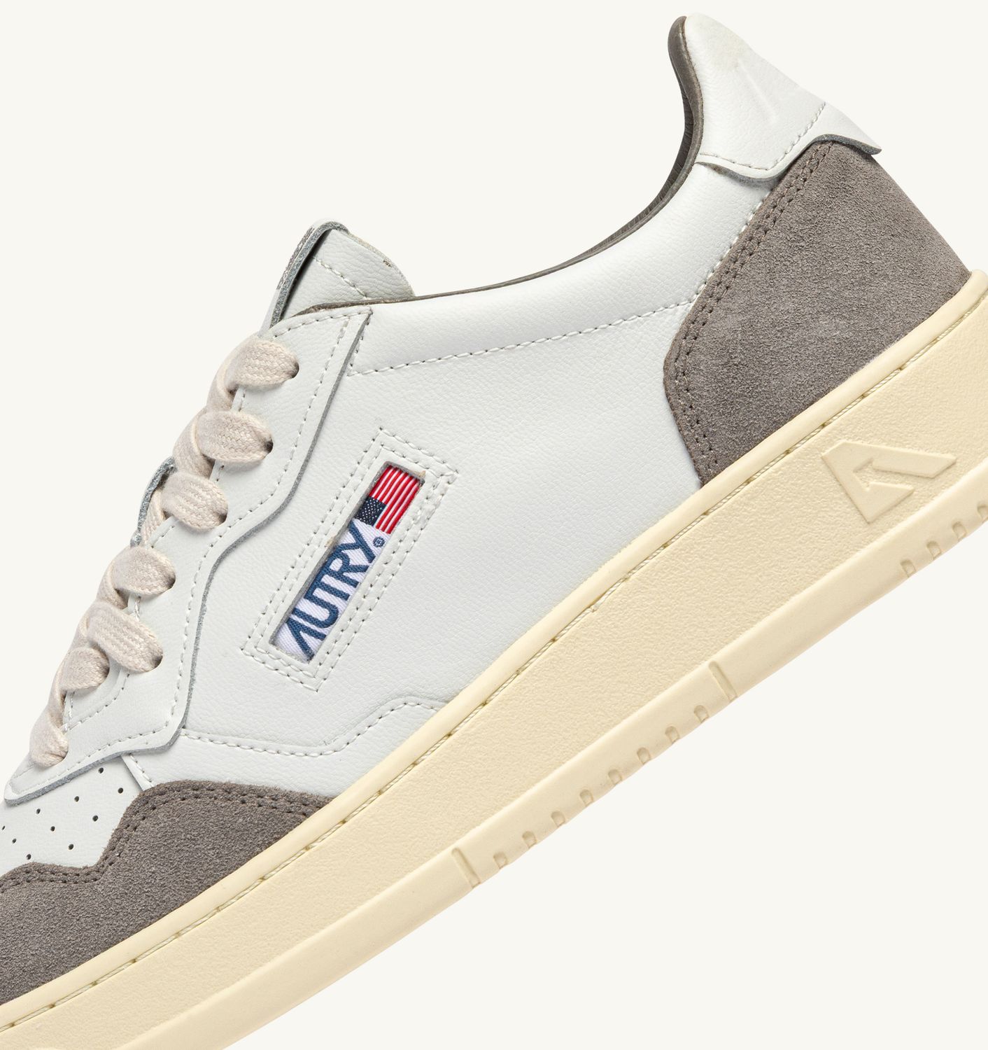 Autry Medalist Wit Kalf Leer Grijs Suede FT15